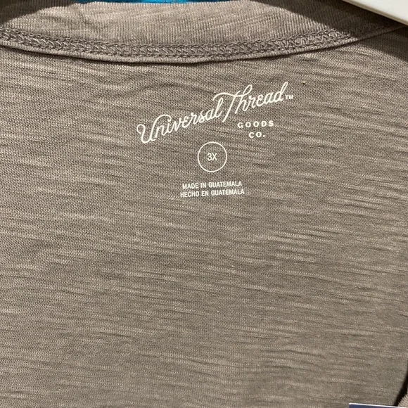 NWT universal thread tee - Picture 2 of 6